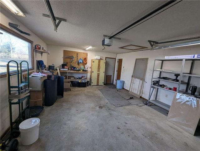 22113 S Fawn Drive, Peculiar, MO 64078