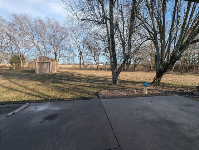 22113 S Fawn Drive, Peculiar, MO 64078