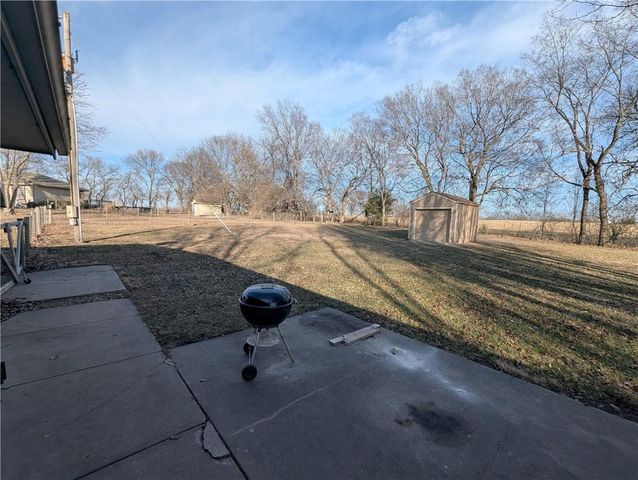 22113 S Fawn Drive, Peculiar, MO 64078