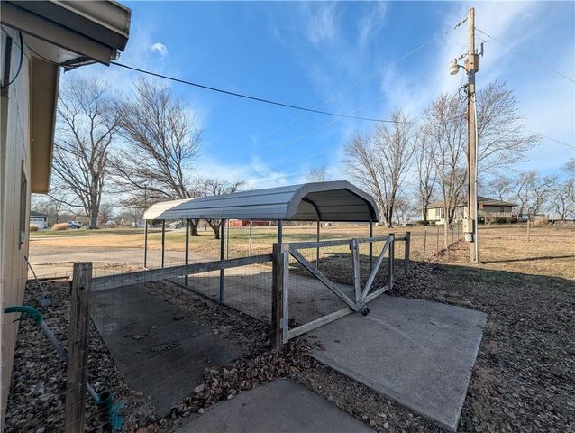 22113 S Fawn Drive, Peculiar, MO 64078