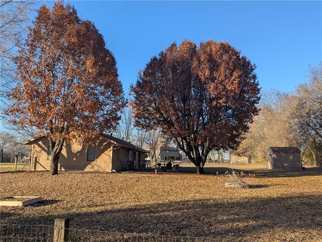 22113 S Fawn Drive, Peculiar, MO 64078