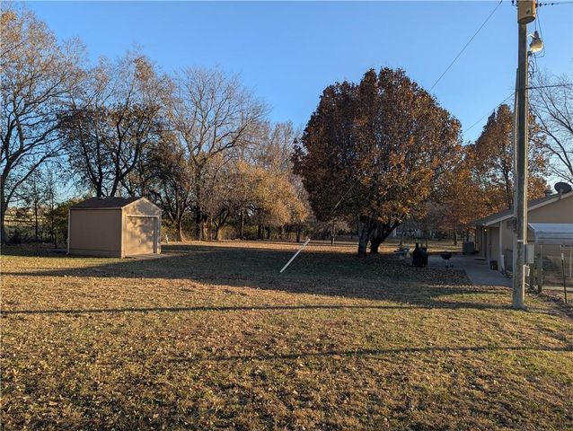 22113 S Fawn Drive, Peculiar, MO 64078