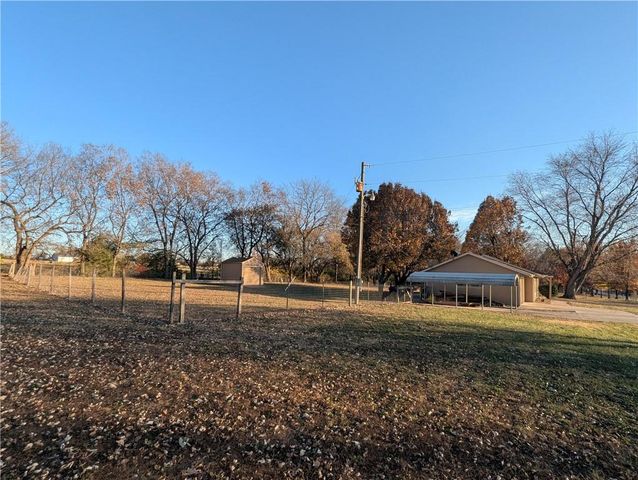 22113 S Fawn Drive, Peculiar, MO 64078