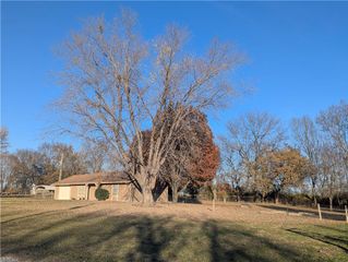 22113 S Fawn Drive, Peculiar, MO 64078