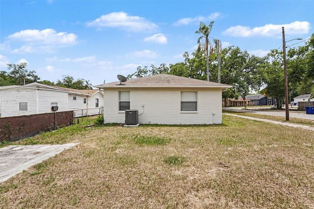 1602 E NORTH BAY STREET, Tampa, FL 33610