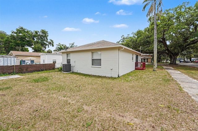 1602 E NORTH BAY STREET, Tampa, FL 33610