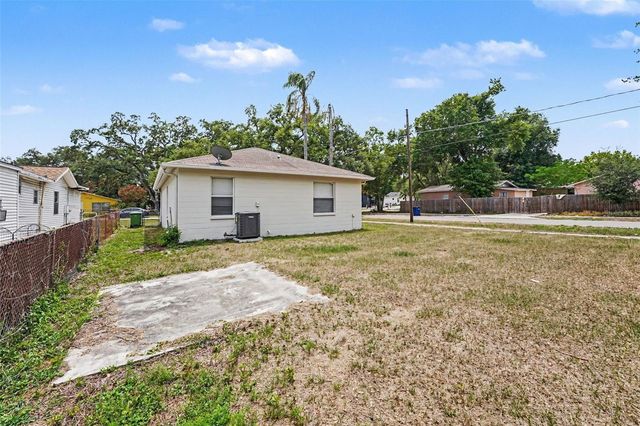1602 E NORTH BAY STREET, Tampa, FL 33610