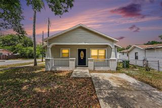 1602 E NORTH BAY STREET, Tampa, FL 33610