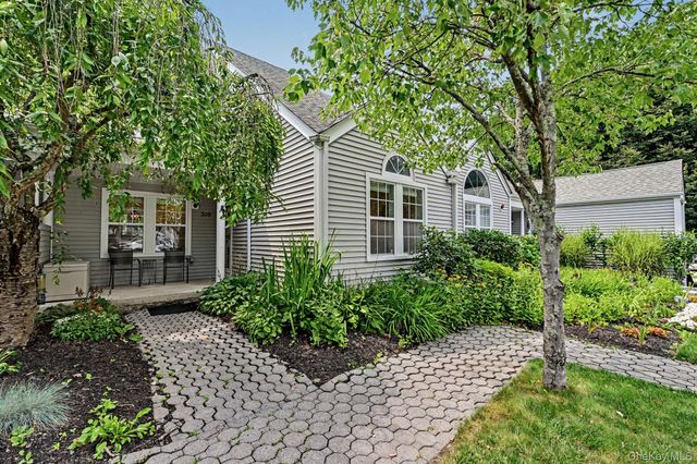 210 Sandpiper Court 210, Yorktown Heights, NY 10598