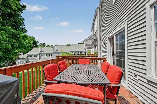 210 Sandpiper Court 210, Yorktown Heights, NY 10598