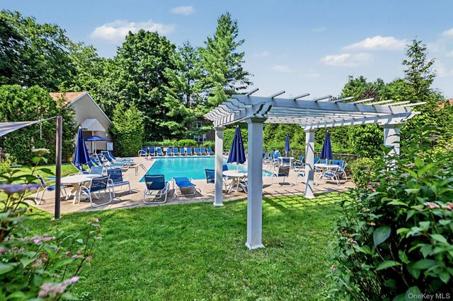 210 Sandpiper Court 210, Yorktown Heights, NY 10598