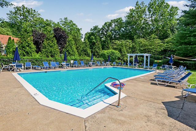 210 Sandpiper Court 210, Yorktown Heights, NY 10598