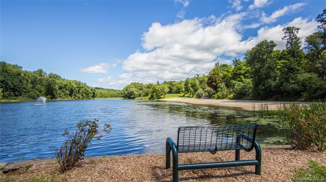 210 Sandpiper Court 210, Yorktown Heights, NY 10598