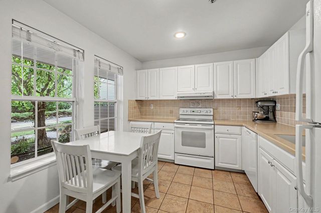 210 Sandpiper Court 210, Yorktown Heights, NY 10598