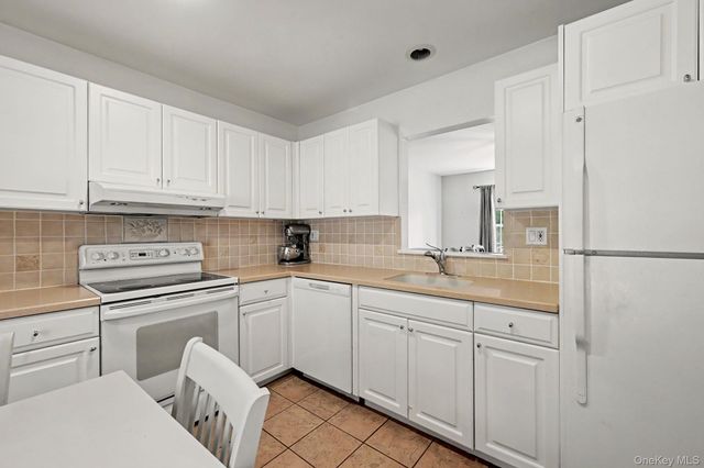 210 Sandpiper Court 210, Yorktown Heights, NY 10598