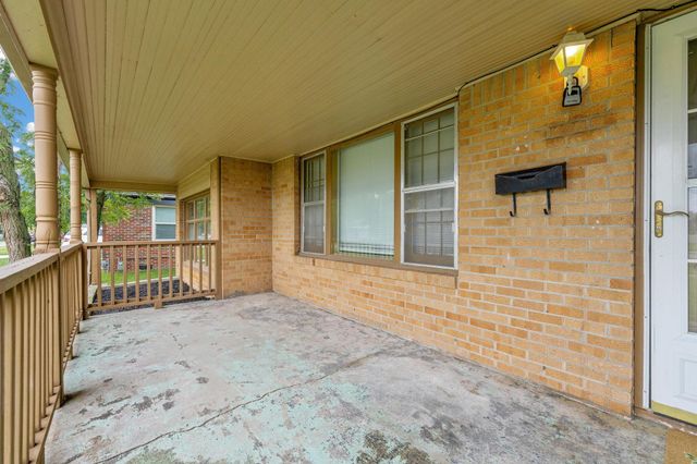 605 S Mission, Wichita, KS 67207