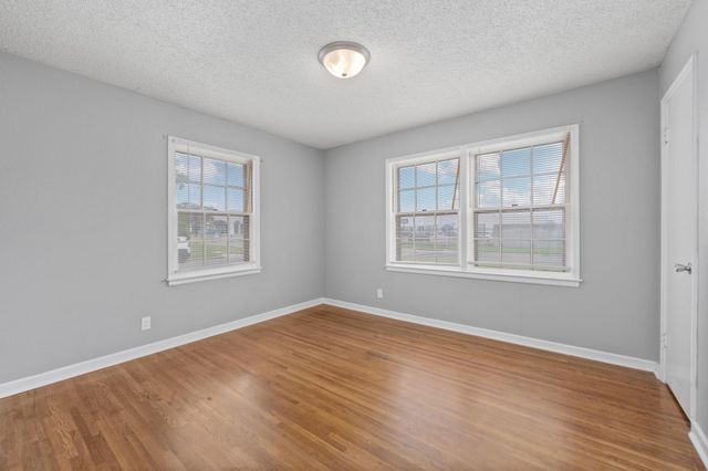 605 S Mission, Wichita, KS 67207