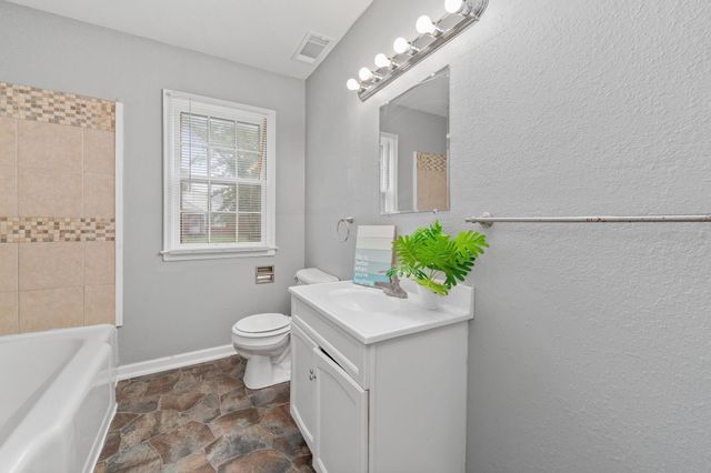 605 S Mission, Wichita, KS 67207