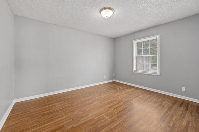 605 S Mission, Wichita, KS 67207