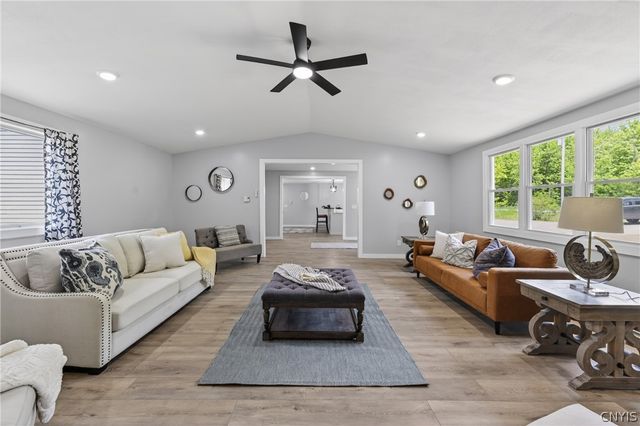 2433 County Route 6, Volney, NY 13069