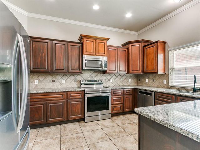 2195 S Dobbs Road, Harrah, OK 73045