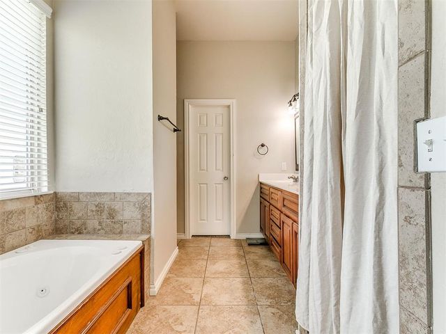 2195 S Dobbs Road, Harrah, OK 73045