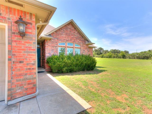 2195 S Dobbs Road, Harrah, OK 73045