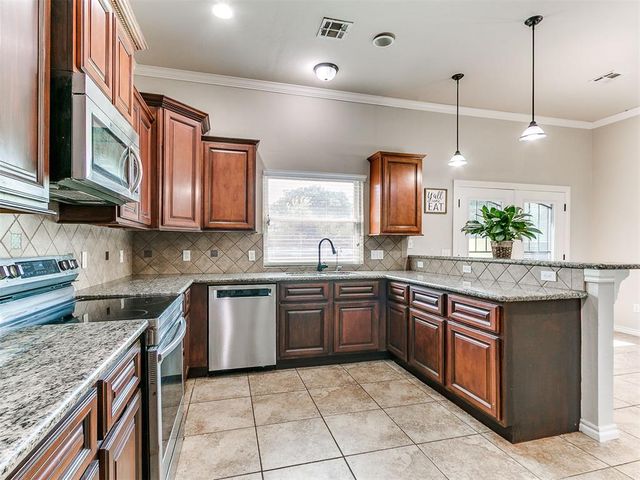 2195 S Dobbs Road, Harrah, OK 73045