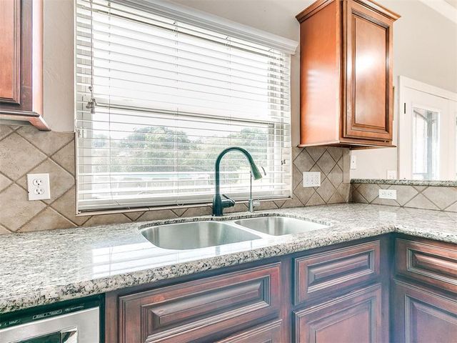 2195 S Dobbs Road, Harrah, OK 73045