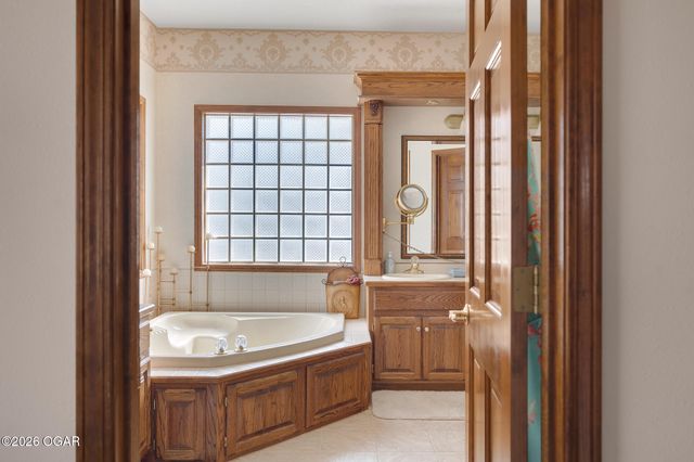 1021 Oakmont Drive, Joplin, MO 64804