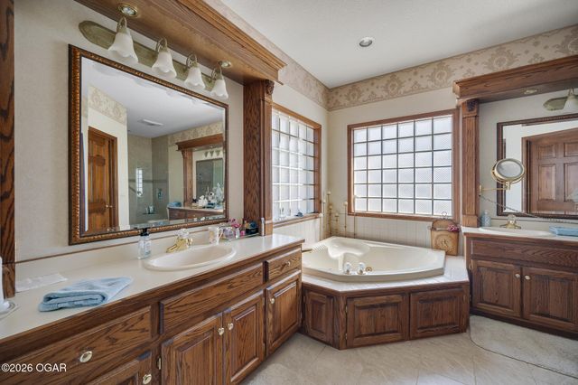 1021 Oakmont Drive, Joplin, MO 64804