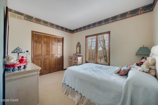 1021 Oakmont Drive, Joplin, MO 64804