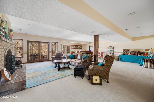 1021 Oakmont Drive, Joplin, MO 64804