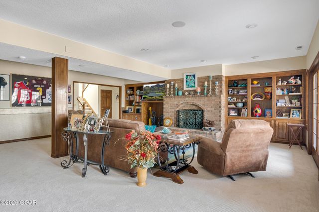 1021 Oakmont Drive, Joplin, MO 64804