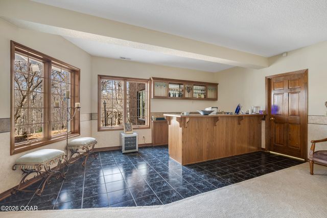 1021 Oakmont Drive, Joplin, MO 64804