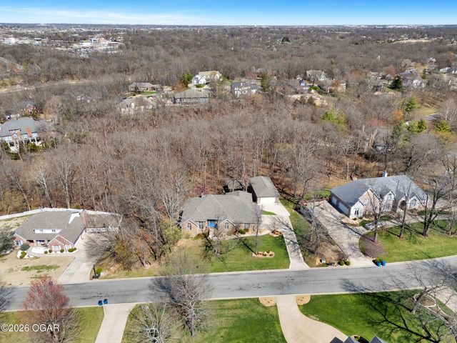 1021 Oakmont Drive, Joplin, MO 64804