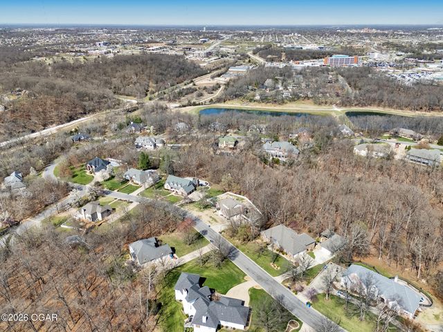 1021 Oakmont Drive, Joplin, MO 64804