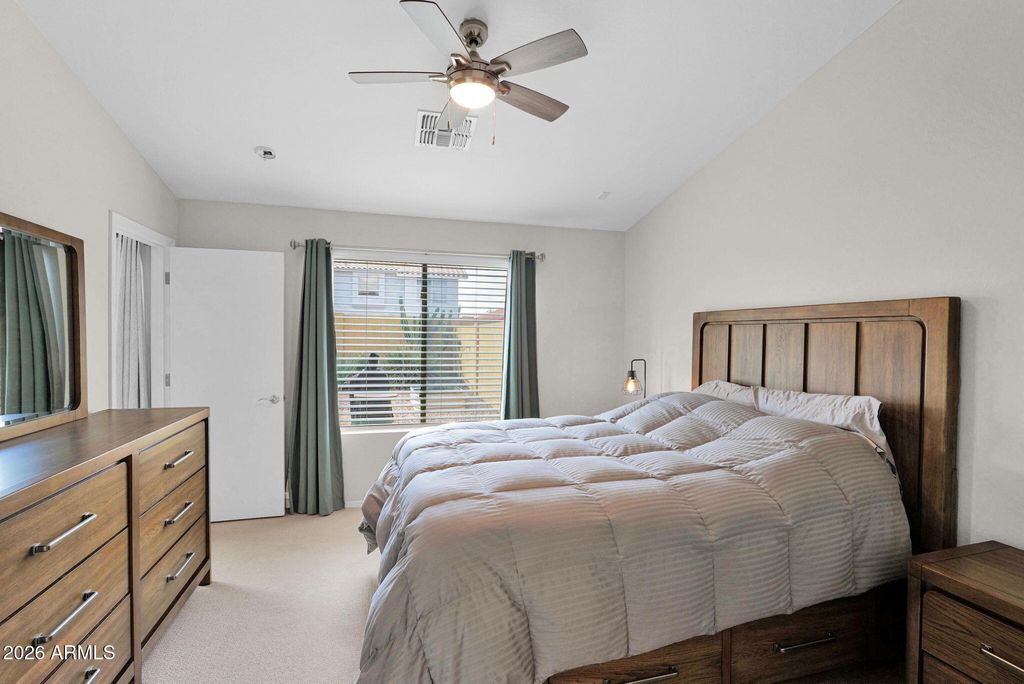 Image 10 of property listing at 2250 E DEER VALLEY Road 94, Phoenix, AZ 85024