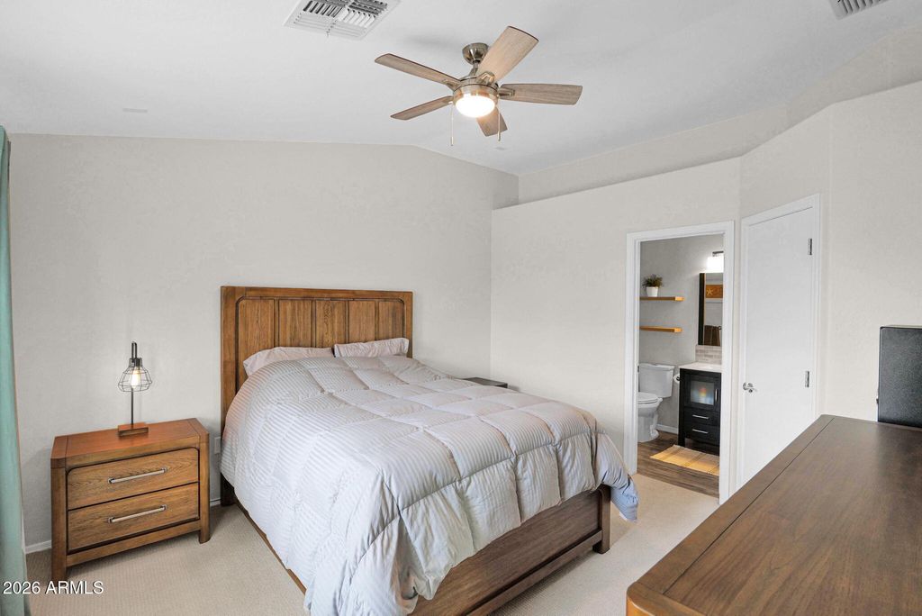 Image 11 of property listing at 2250 E DEER VALLEY Road 94, Phoenix, AZ 85024