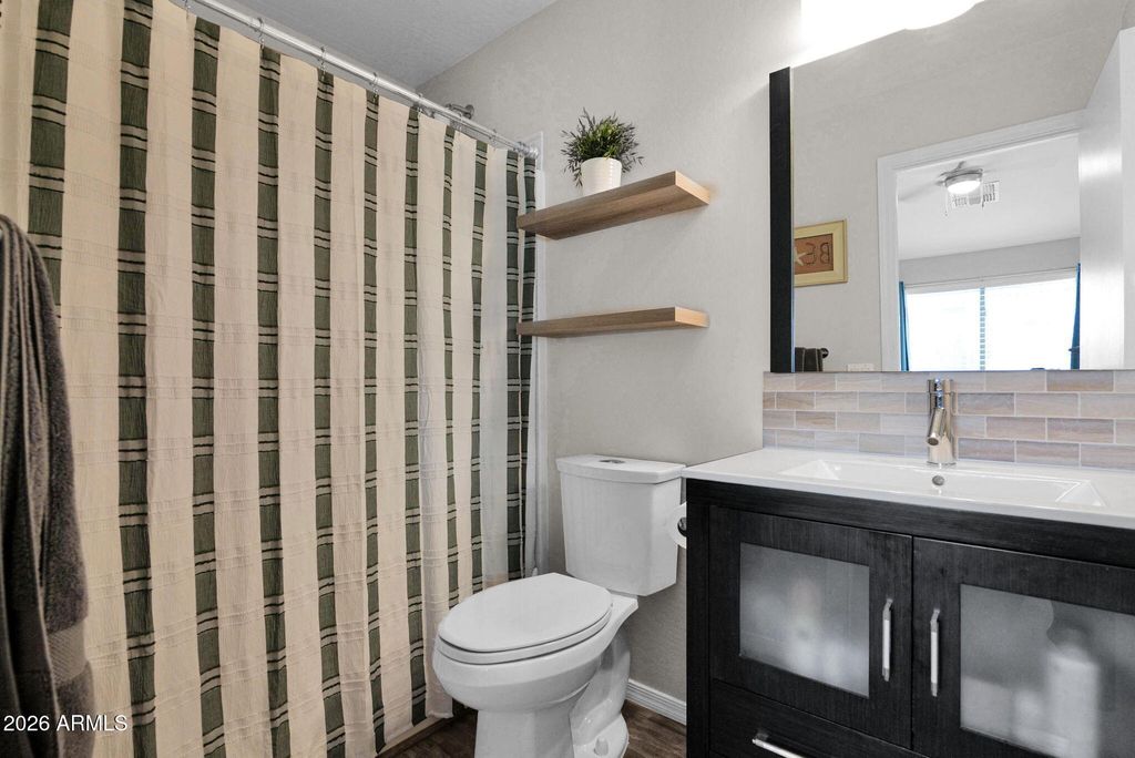 Image 12 of property listing at 2250 E DEER VALLEY Road 94, Phoenix, AZ 85024