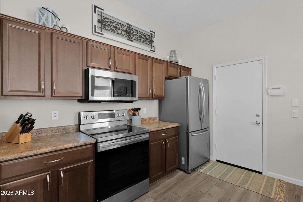 Image 9 of property listing at 2250 E DEER VALLEY Road 94, Phoenix, AZ 85024