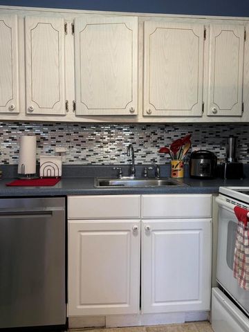 81 Camden Drive D, West Palm Beach, FL 33417