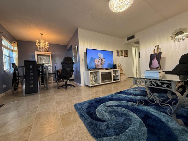 81 Camden Drive D, West Palm Beach, FL 33417