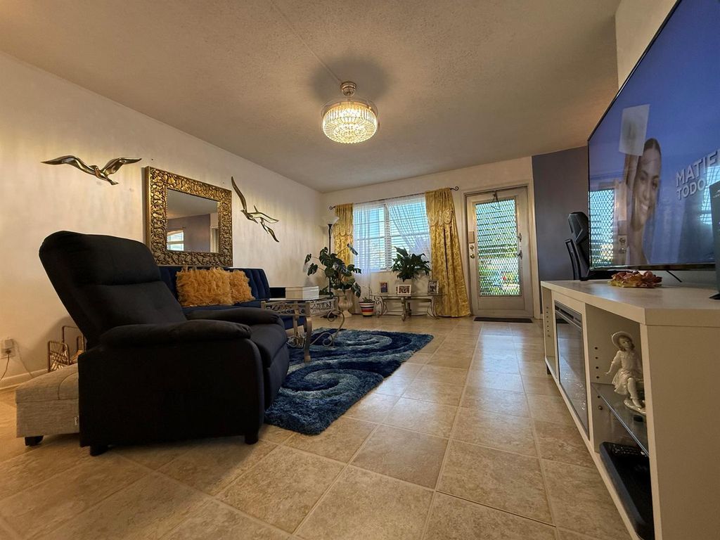 81 Camden Drive D, West Palm Beach, FL 33417