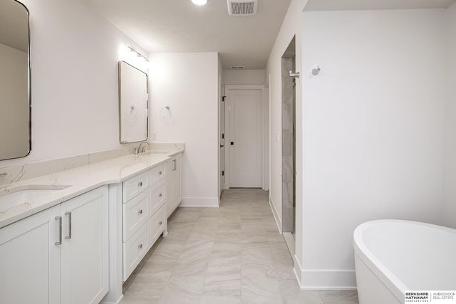 20501 Ogden Street, Elkhorn, NE 68022