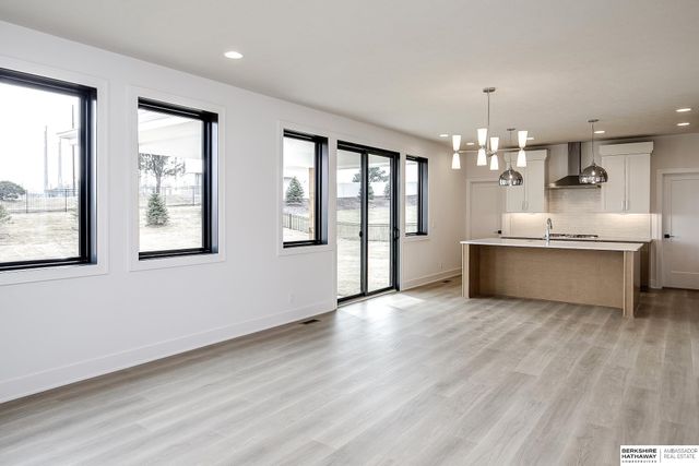 20501 Ogden Street, Elkhorn, NE 68022