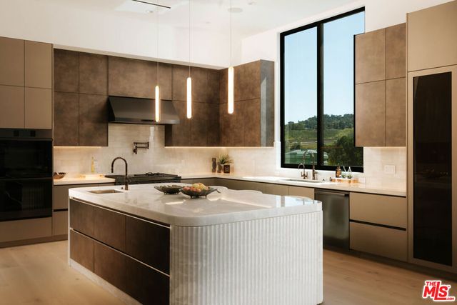 15834 High Knoll Road, Encino, CA 91436