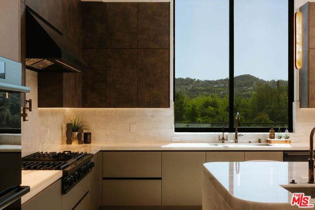 15834 High Knoll Road, Encino, CA 91436