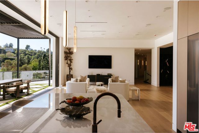 15834 High Knoll Road, Encino, CA 91436