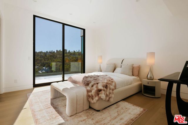 15834 High Knoll Road, Encino, CA 91436